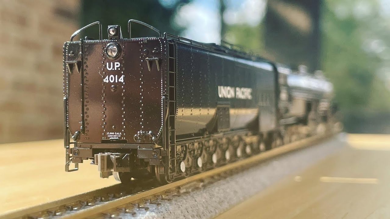Kato N Union Pacific Big Boy 4014 Review - YouTube