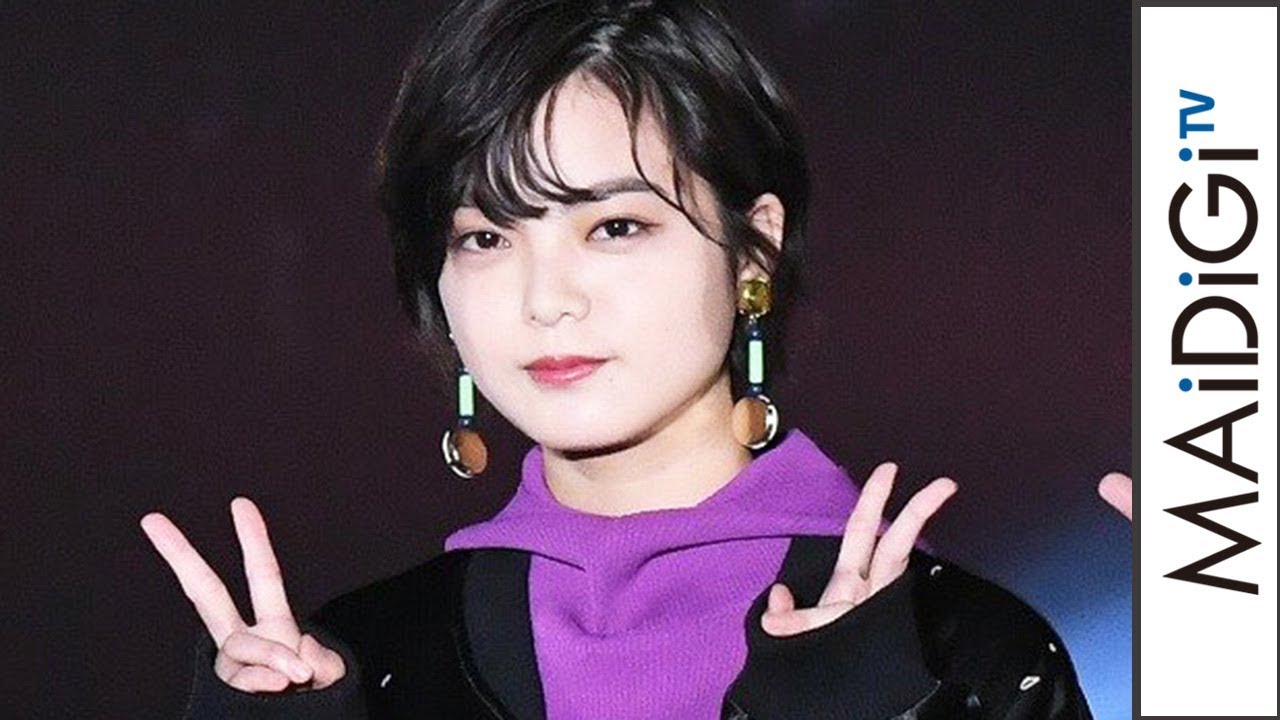 欅坂46平手友梨奈、ガールズアワード登場 笑顔でピースも 共演者から“S