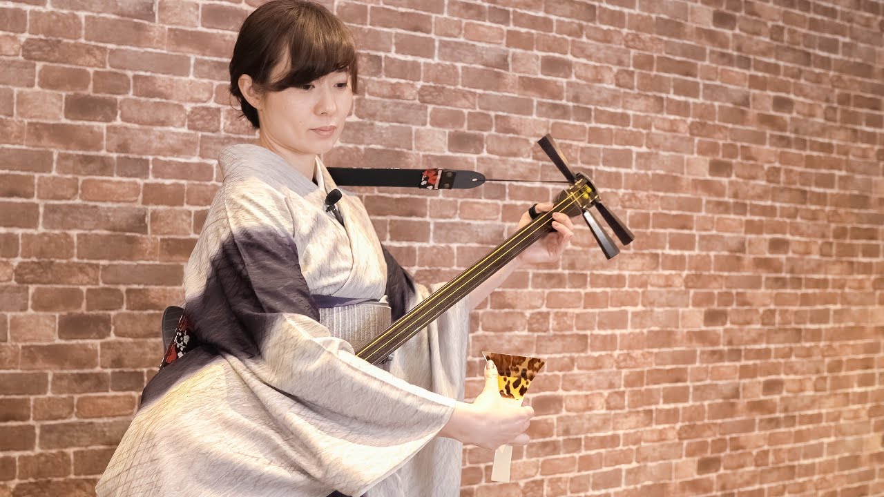 Tsugaru Shamisen] Let's try playing standing up! How to attach the