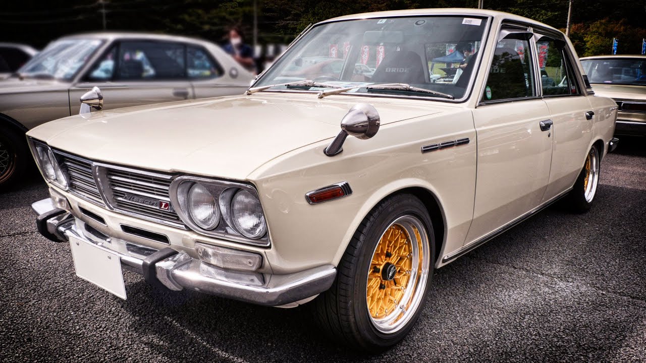 NISSAN LAUREL C30 初代 日産 ローレル 1800 - YouTube