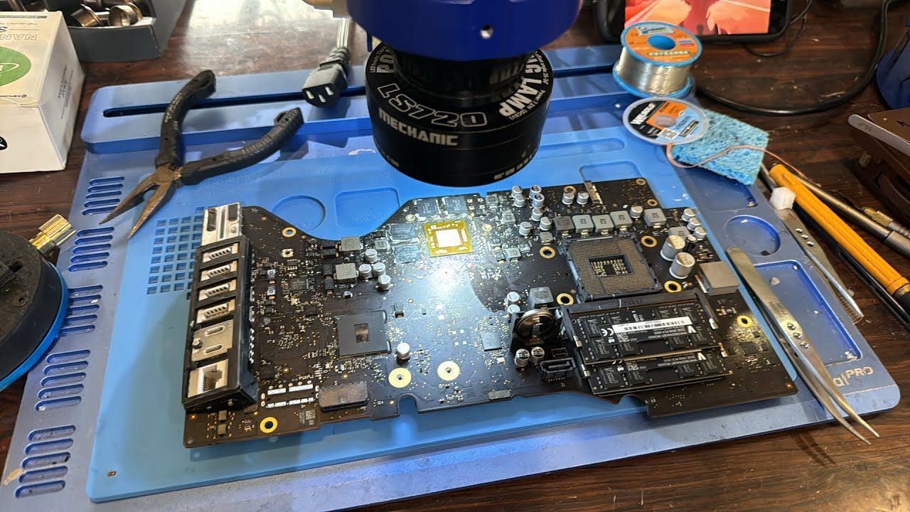 iMac 2017 GPUグラフィックカード修理、縦格子模様で紫や緑色画面で