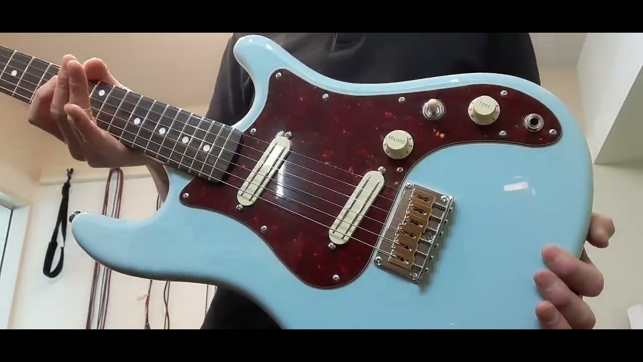 青系色比較キングトーンのショートスケールギターSTS1アイスブルー