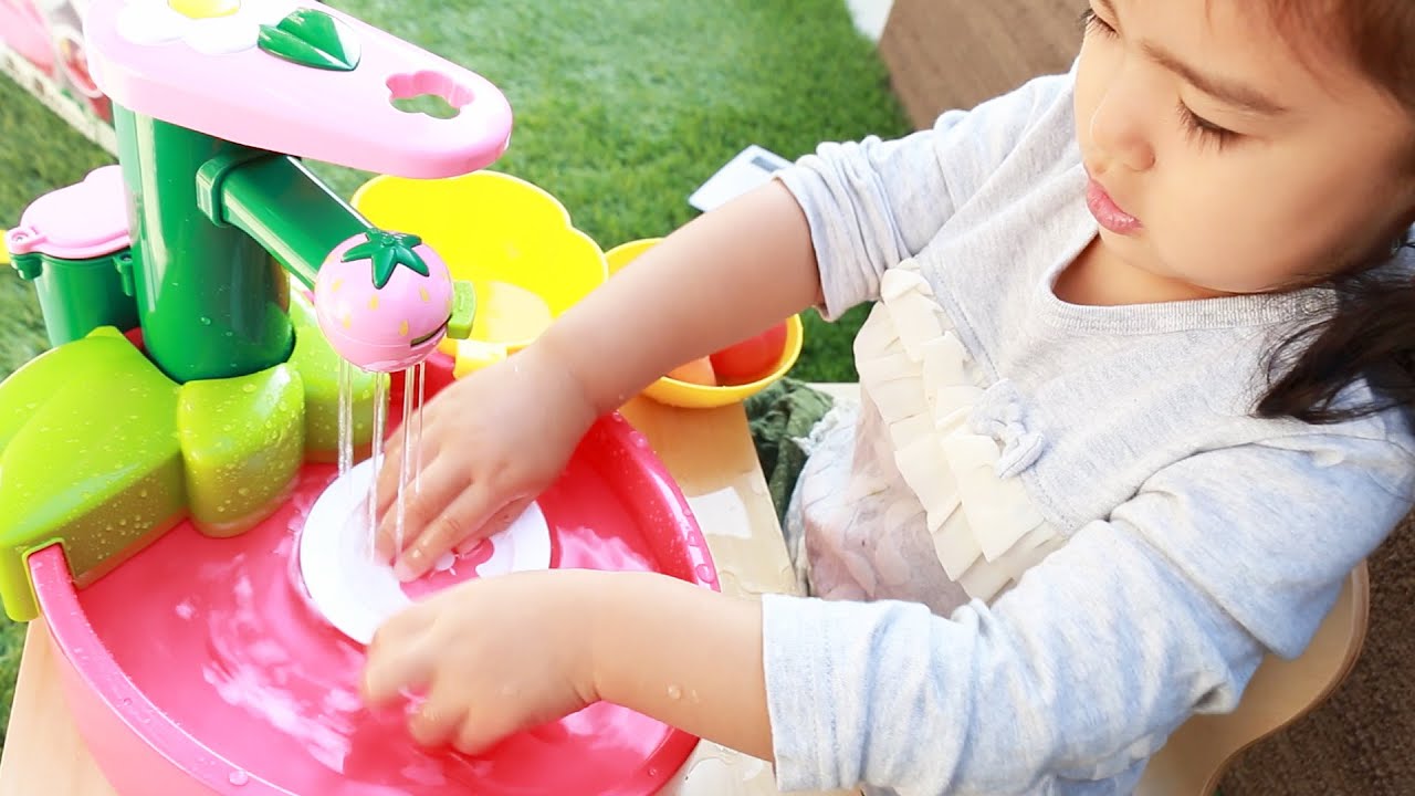 It really cleans! A washing sink for 2-year old kids. - YouTube