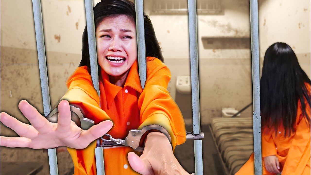 TRAPPED IN PRISON for 24 HOUR CHALLENGE with HACKER GIRL PZ4 (CWC