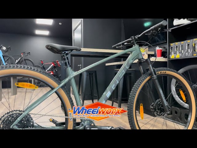 Trek Marlin 7 Keswick Green (Gen 3) Review - YouTube