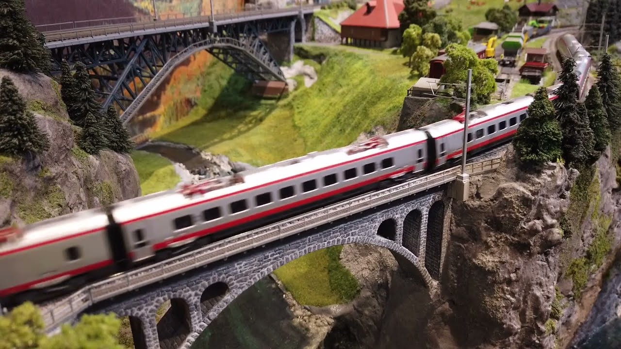 Arnold 2472S EMU class ETR610/RABe503 エルマートレイン ElmerTrain