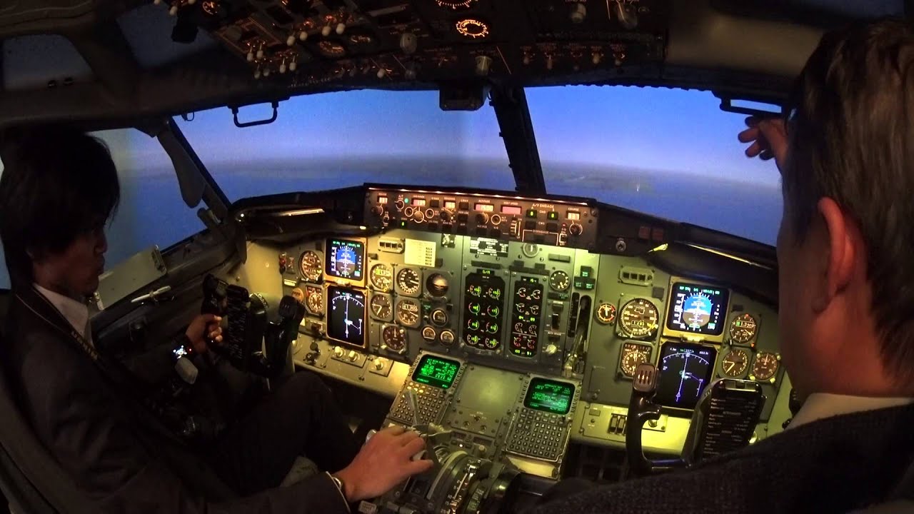 ボーイング 737-400型機シミュレータを体験 - トラベル Watch - YouTube