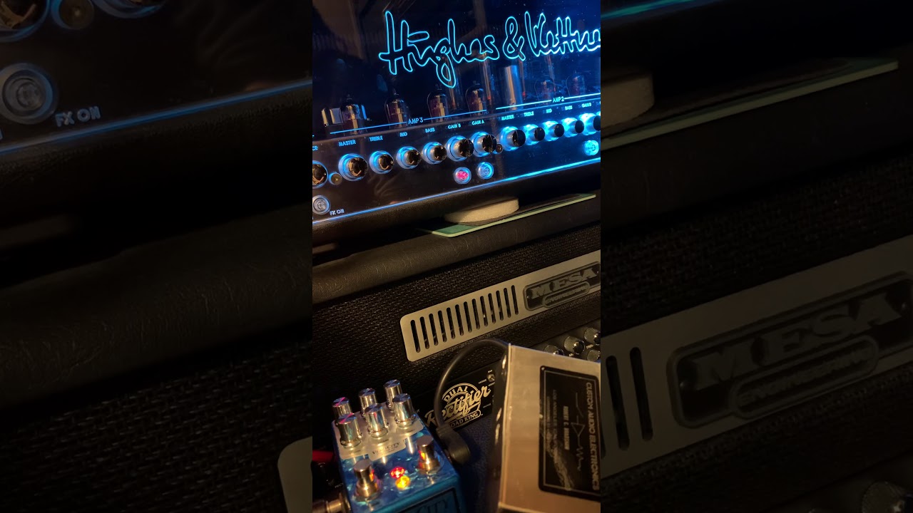 VeroCity Effects Pedals - TRI-3 Hughes & Kettner Triamp Mk2実機と