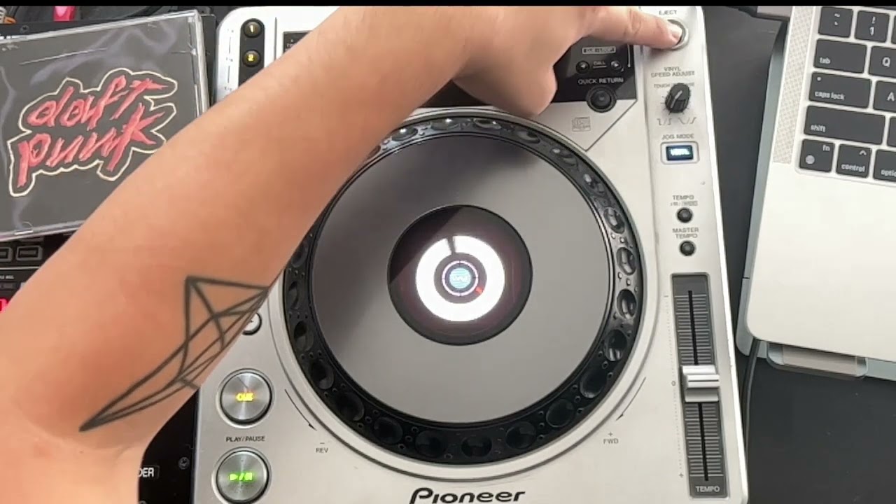 HOW TO DJ: PIONEER CDJ 800 TUTORIAL For Beginner DJs - YouTube