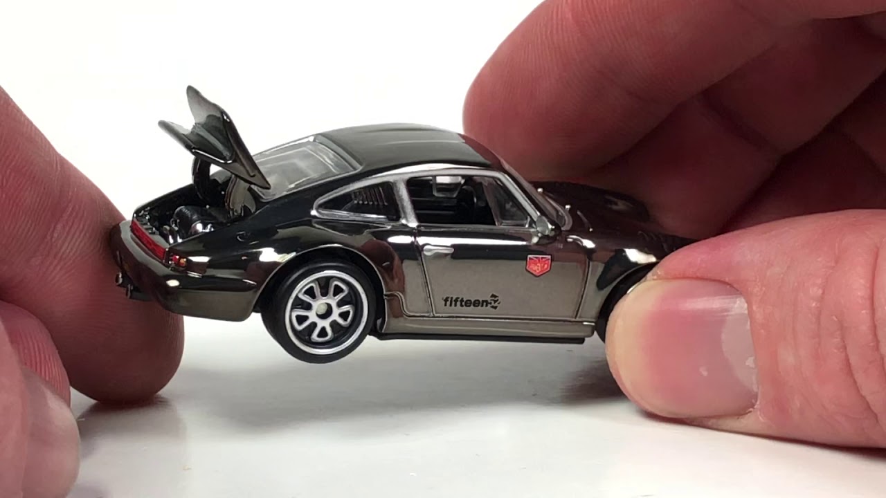 RLC Exclusive Urban Outlaw Porsche 964 with Magnus Walker Figurine