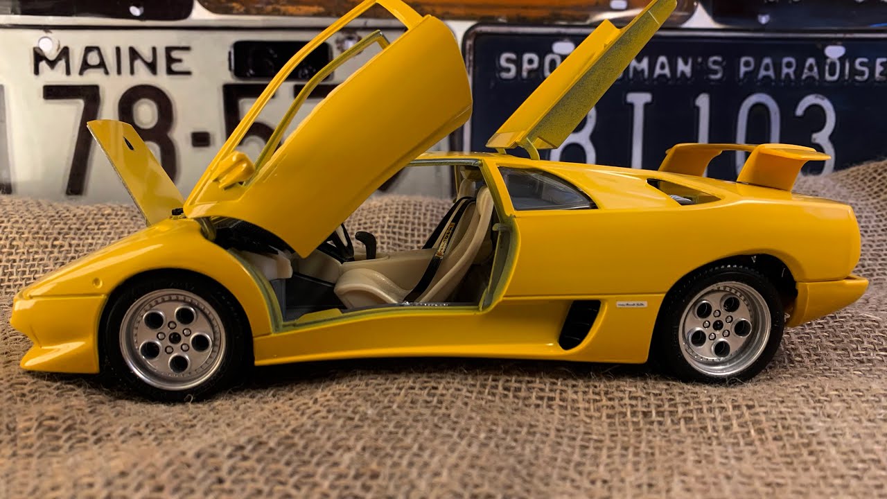 Lamborghini Diablo (1990) 1:18 Bburago - YouTube