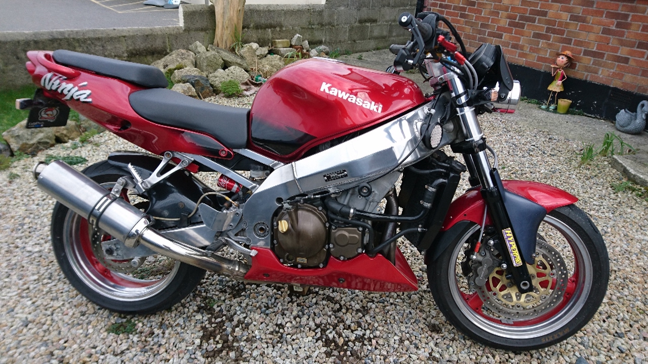 streetfighter zx9r walk round and flyby - YouTube