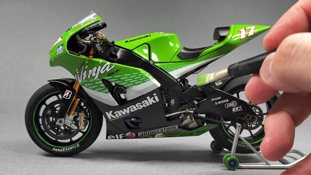 Brush-painted racing motorcycle models. Full build Step by step