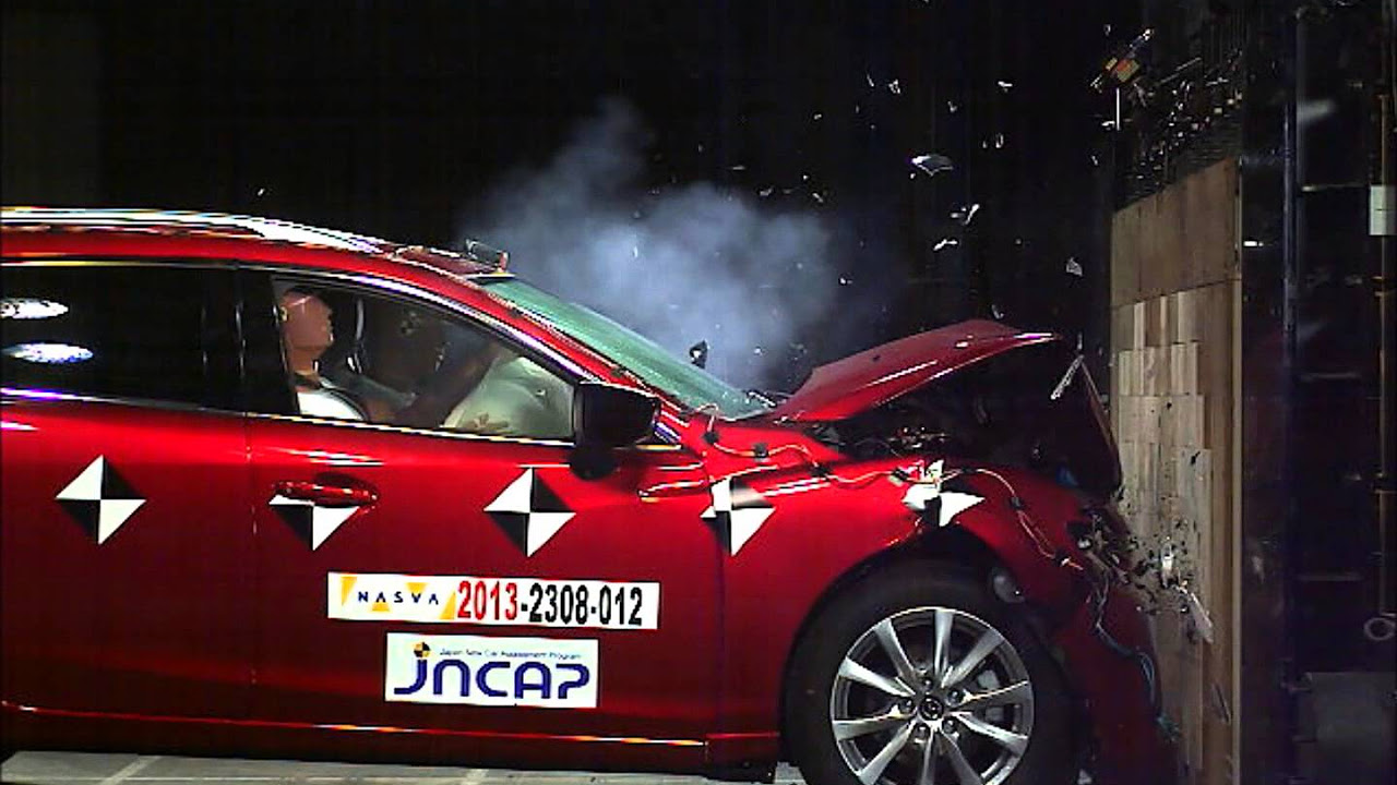 自動車アセスメント：マツダアテンザ：フルラップ前面衝突試験 - YouTube