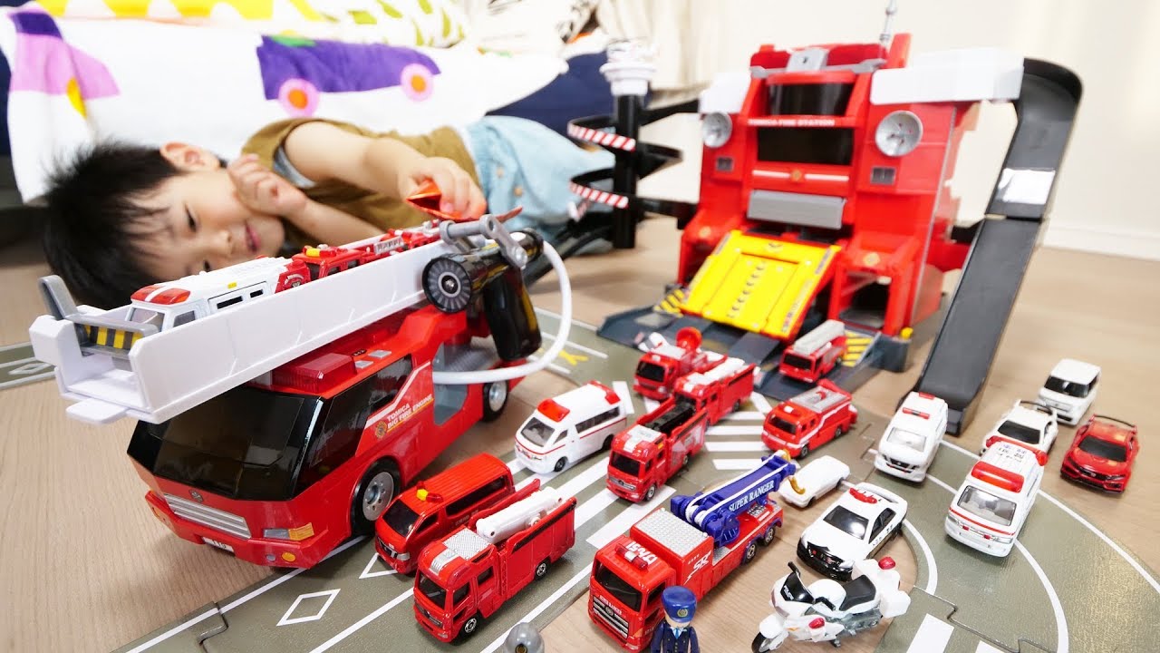 トミカ ビッグファイヤーエンジン - YouTube