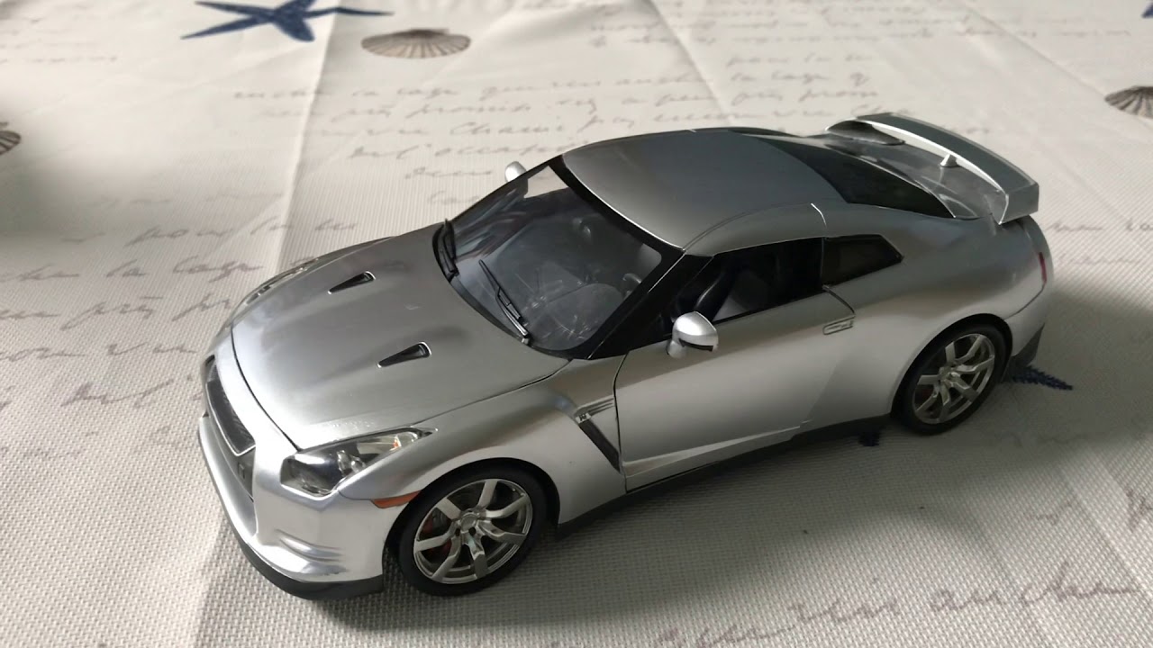 Review of 2009 Nissan GTR R35 by Jada (Scale 1/18) - YouTube