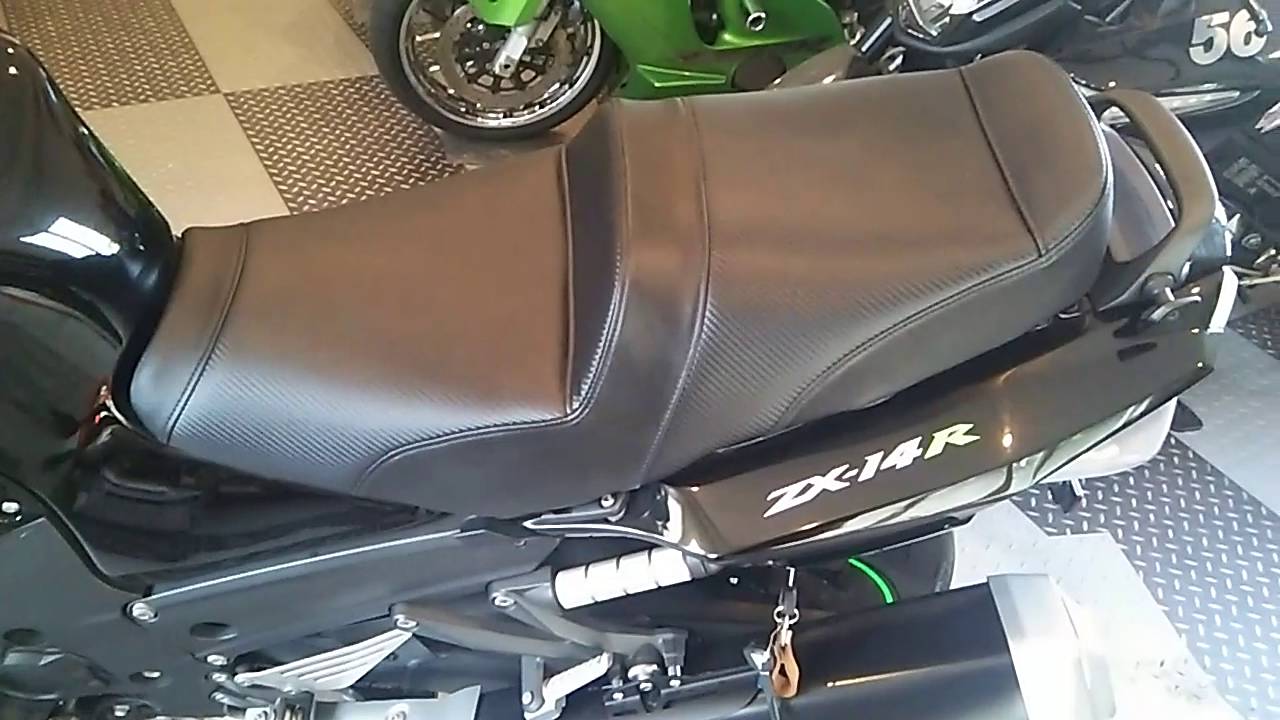 ZX14R ステップシート タンデムにも最適なシートです。 - YouTube