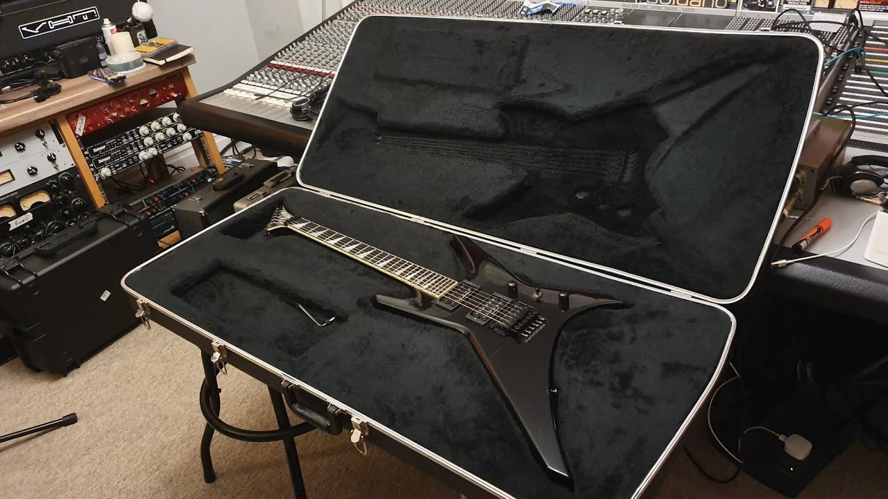 Jackson WR1 USA Warrior Black Guitar Up Close Video Review at