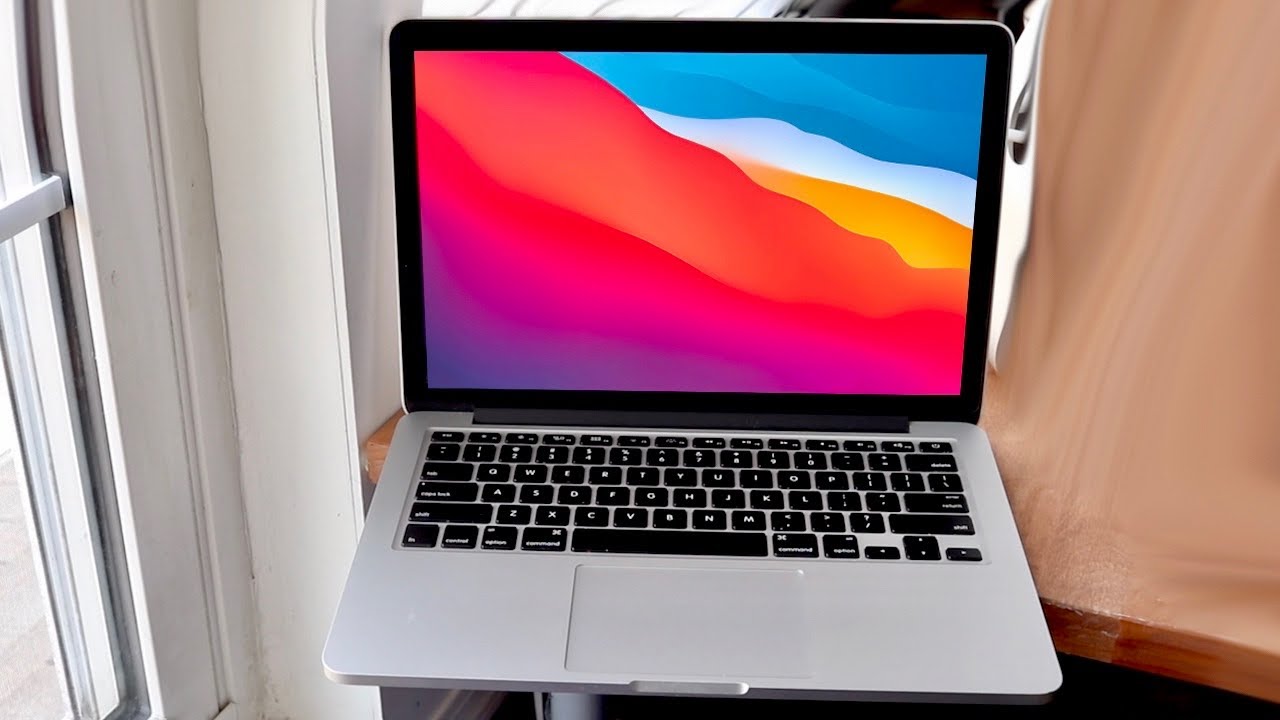 MacOS Big Sur On The Oldest Macbook Pro! - YouTube
