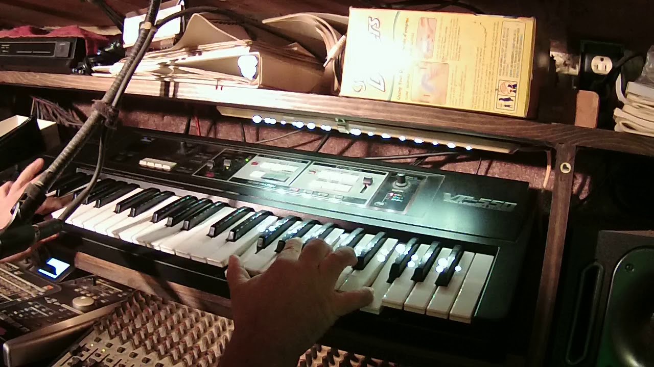 ROLAND VP550 - YouTube