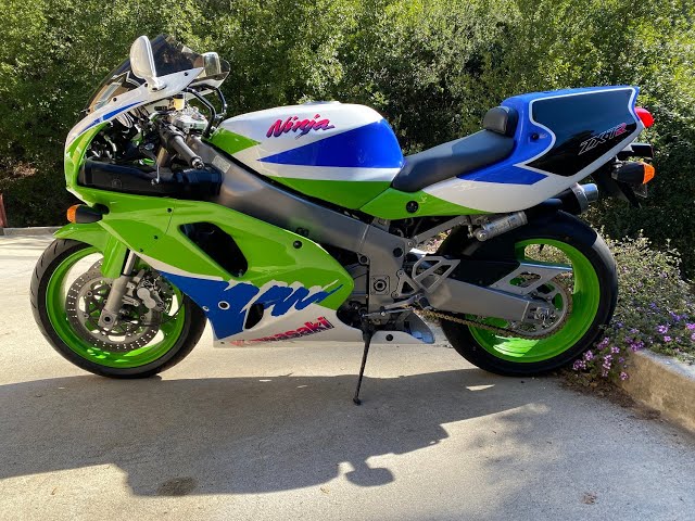 93 ZX7R M1 ZX750M Restoration Reveal - YouTube
