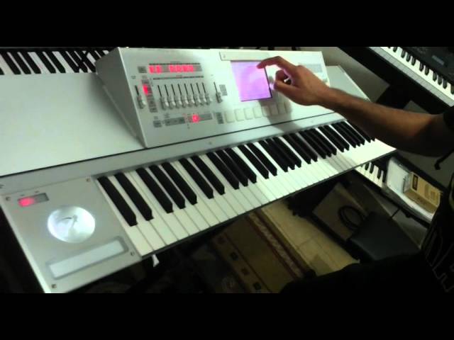 KORG M3 73 DEMO NA CLASSIC KEYBOARDS - YouTube