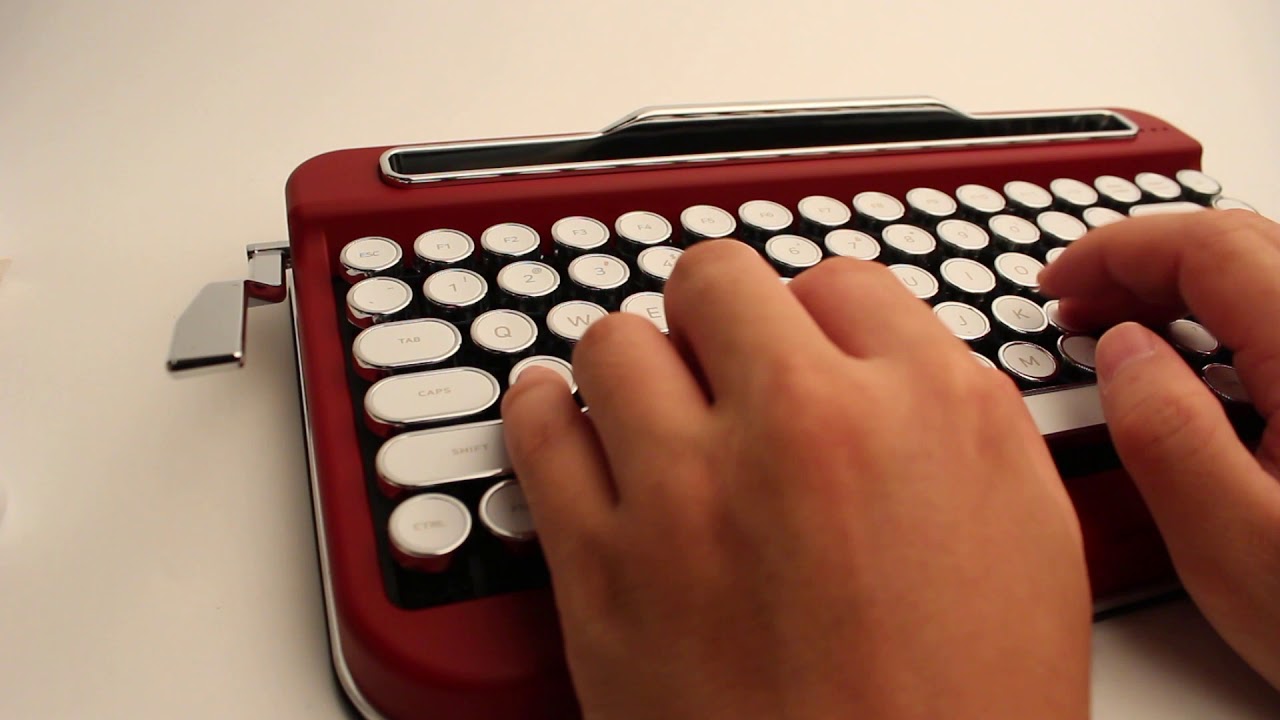 レトロなのにデジタル。タイプライター風ワイヤレスキーボード「PENNA