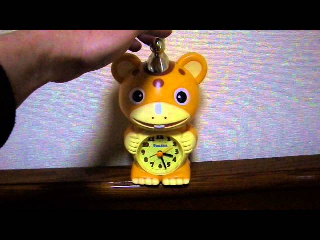 快獣ブースカの目覚まし時計 - YouTube