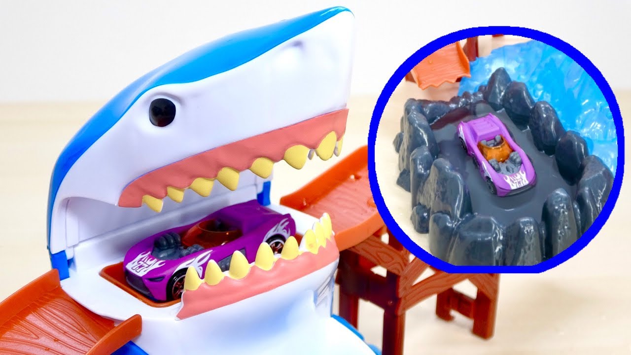 Get into the mouth of a big shark and change colors! SPEEDCITY