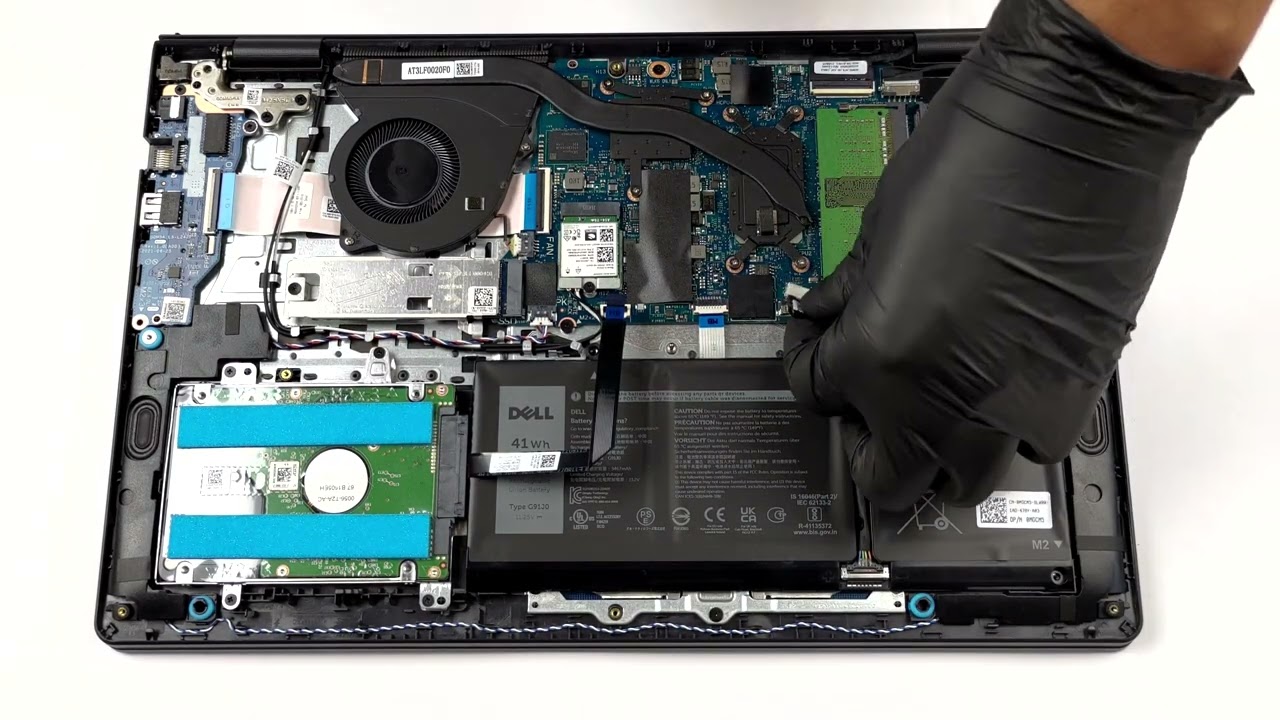 Inside Dell Vostro 15 3510 - disassembly and upgrade options