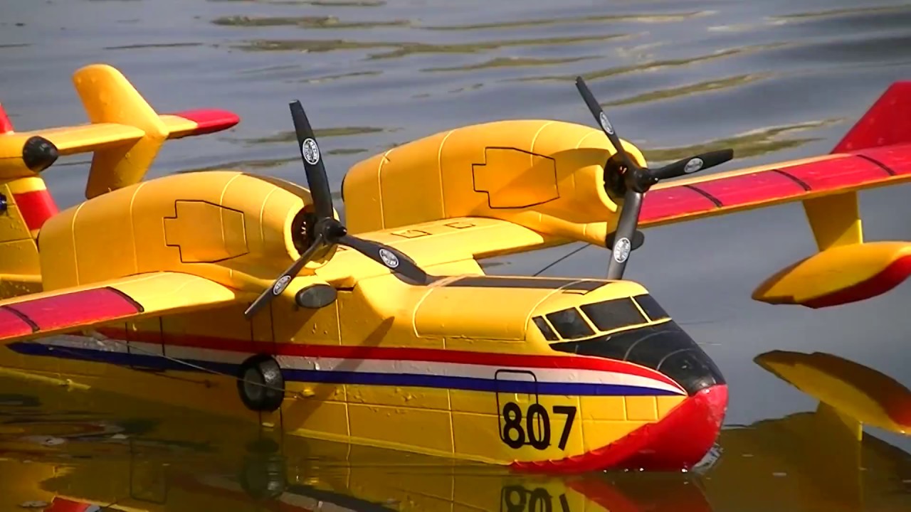 ラジコン水上機 Canadair CL-415 Super Scooper - YouTube