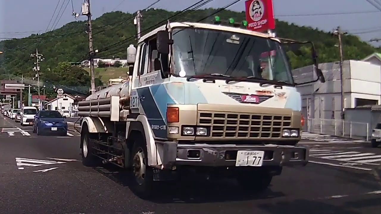 健在！「蜂の巣グリル」の日野スーパードルフィン - YouTube