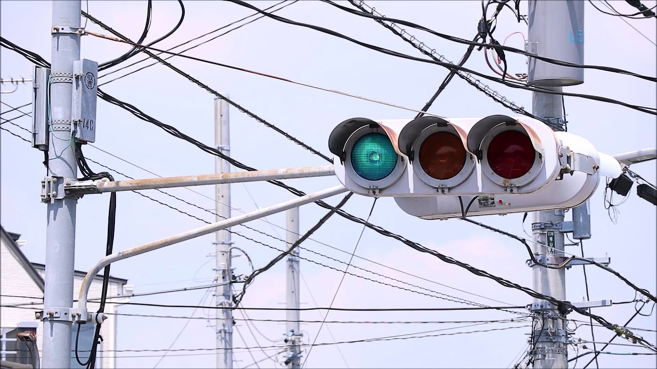 上品なガラスレンズ】貴重な濃色！和光市新倉の古い信号機【埼玉県の