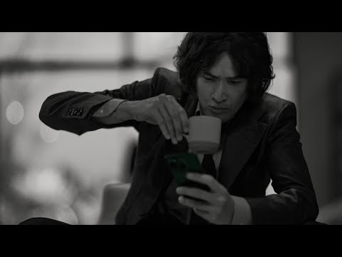 松田優作が令和の時代に蘇る！スマホ片手に語りかける「人間も進化し