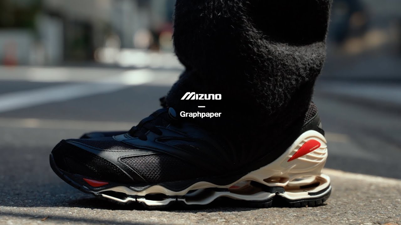 グラフペーパーの美学が息づく、機能性スニーカー | Graphpaper