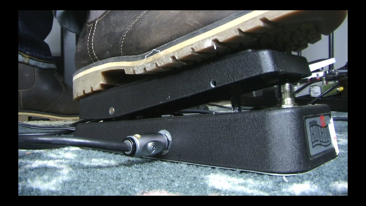 Dunlop Bass Crybaby GCB-100 - YouTube