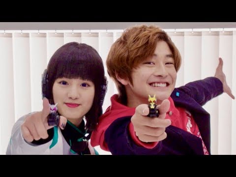 或人社長と社長秘書イズから告知!!映画『仮面ライダー令和ザ