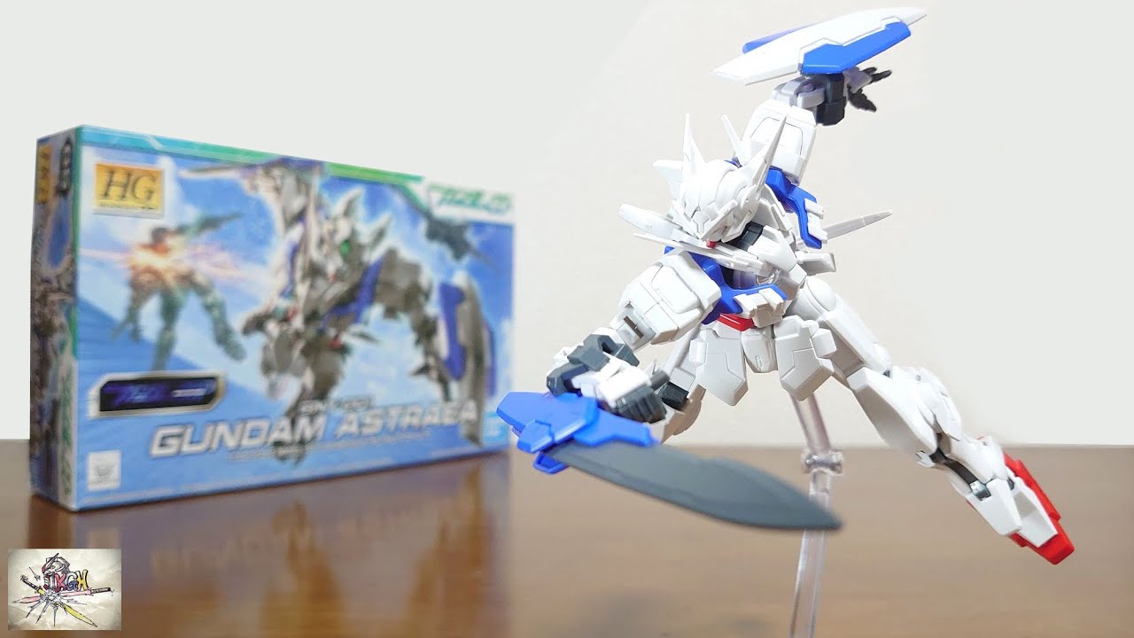 Equipped with a Proto GN Sword and GN Launcher! You can also