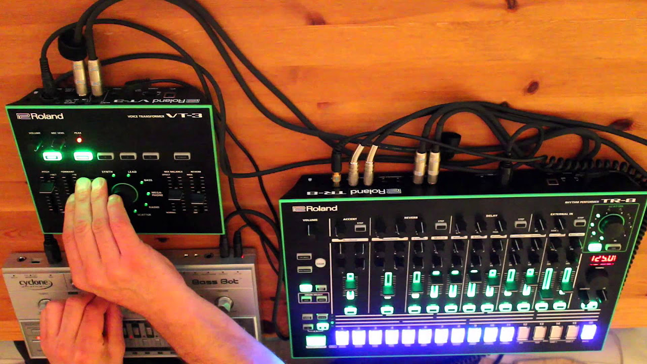 Roland VT-3 Voice Transformer / Vocoder sounds demo - YouTube