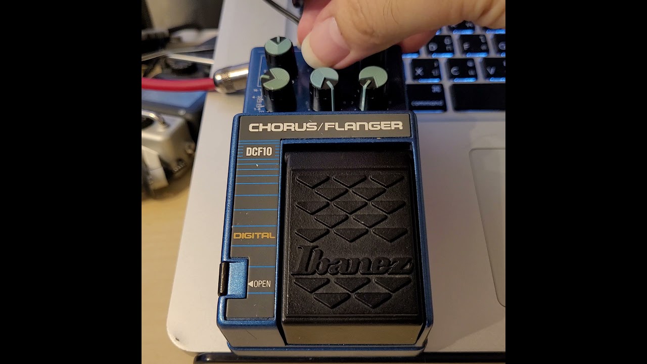 Test Ibanez DCF10 Chorus/Flanger - YouTube