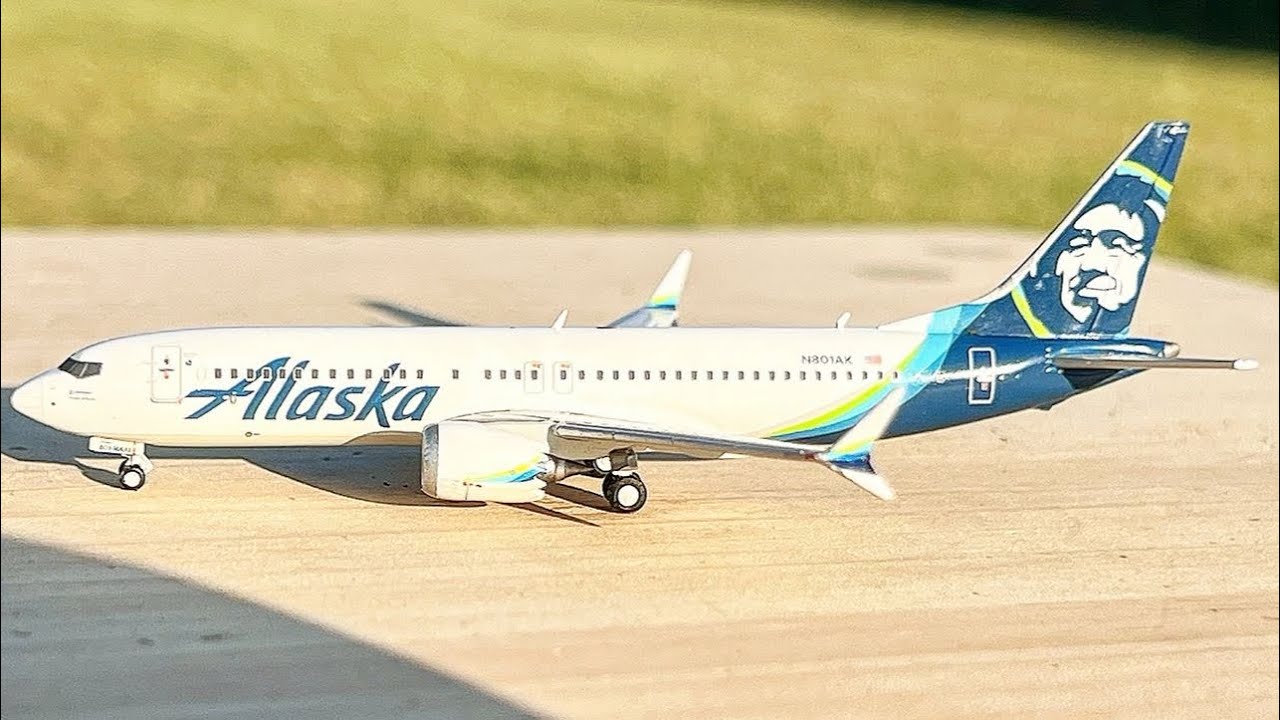 Gemini Jets Alaska Airlines Boeing 737-MAX 8 1:400 Scale Model