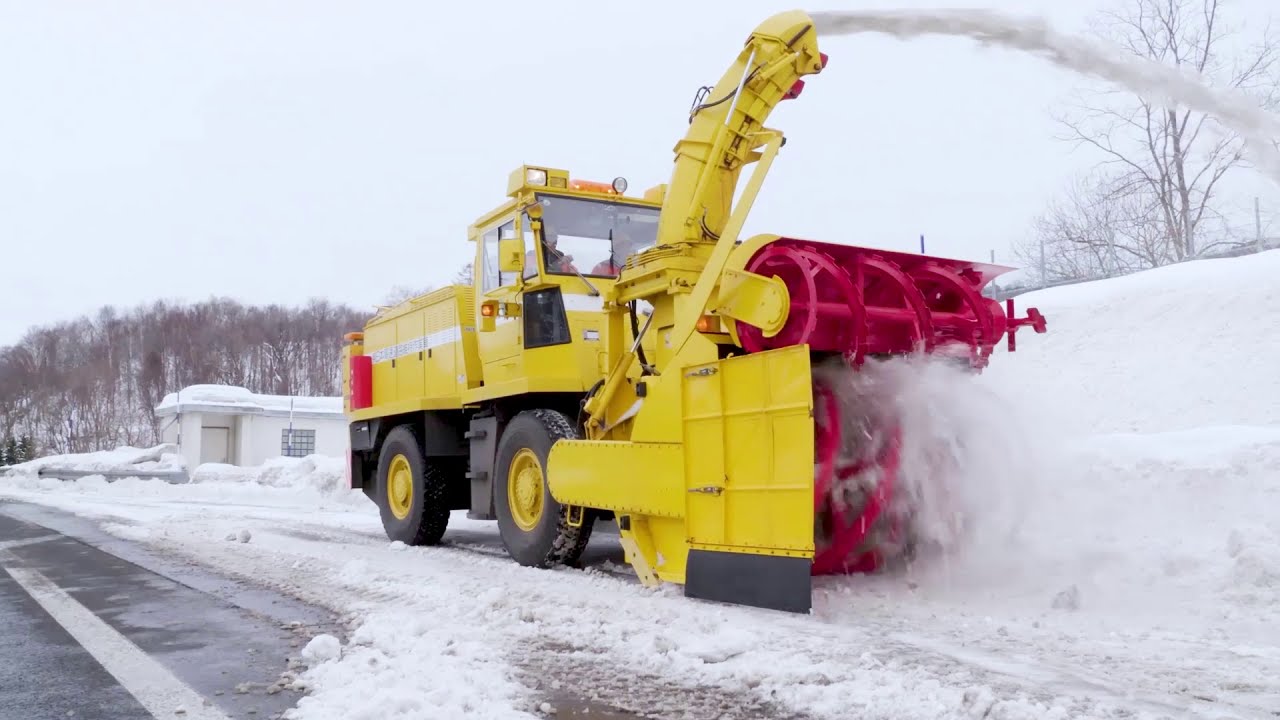 雪で見えない道路を衛星＋高精度地図の自動運転で除雪。NEXCO東日本の