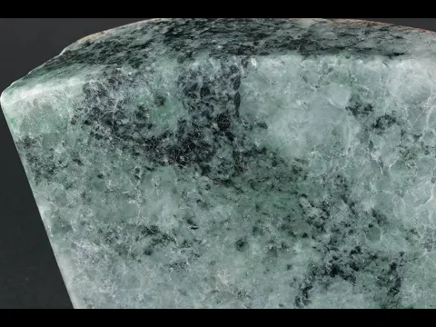 ミャンマー産 翡翠 原石 四面研磨 1.0kg｜天然石 原石 通販 キラリ石