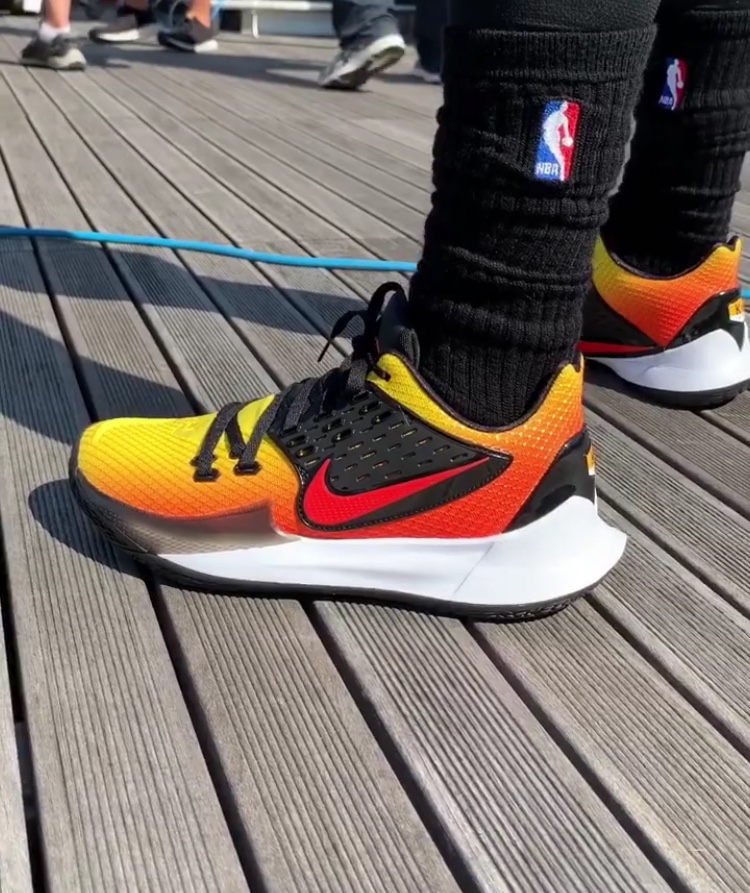 国内11月1日(金)発売！ナイキ カイリー ロー 2 “サンセット” 登場