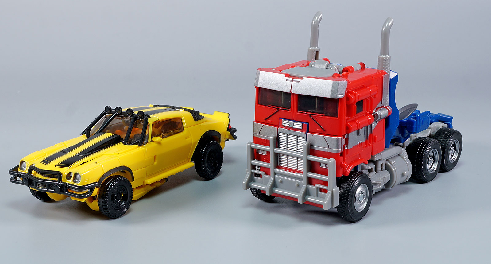 レビュー：バズワージーバンブルビー オプティマスプライム（スタジオ