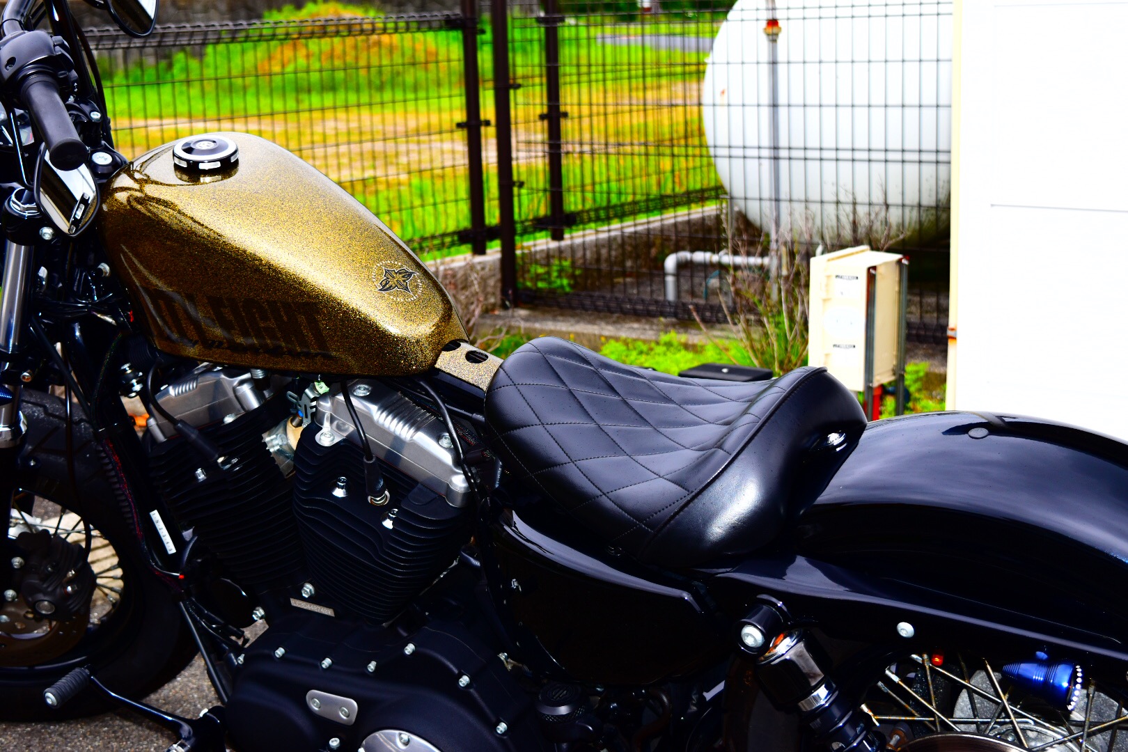 XL1200Xのカスタムに悩んだらシートカスタムがおすすめ！ - GRIT