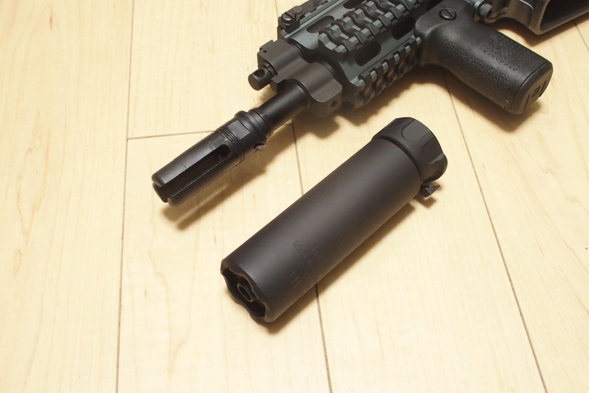 DYTAC製サプレッサー、SUREFIRE SOCOM556-MINI2 リアル刻印&セラコート