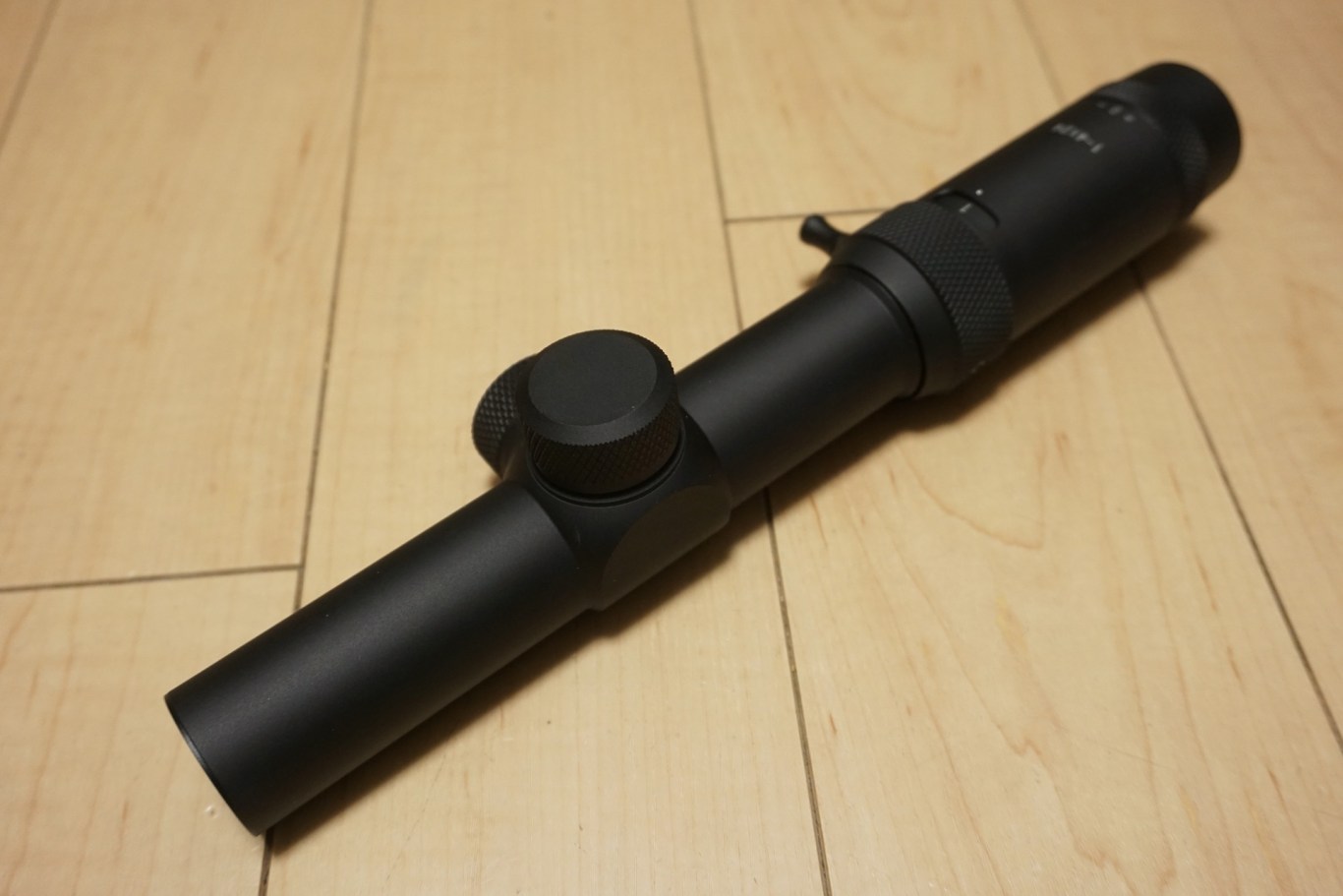 1万円を切る価格の高コスパ系ショートスコープ、Vector Optics