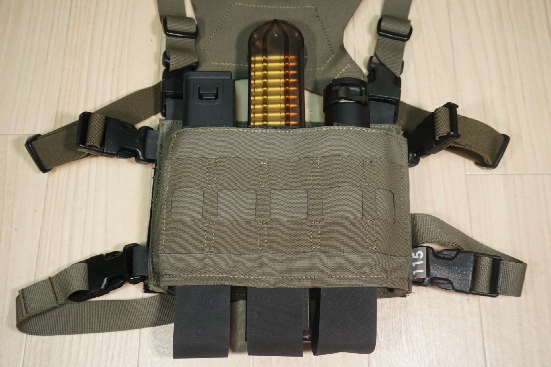 x115xTAYLOR チェストリグ用 マガジンポーチ インサート SMG-Lを買って