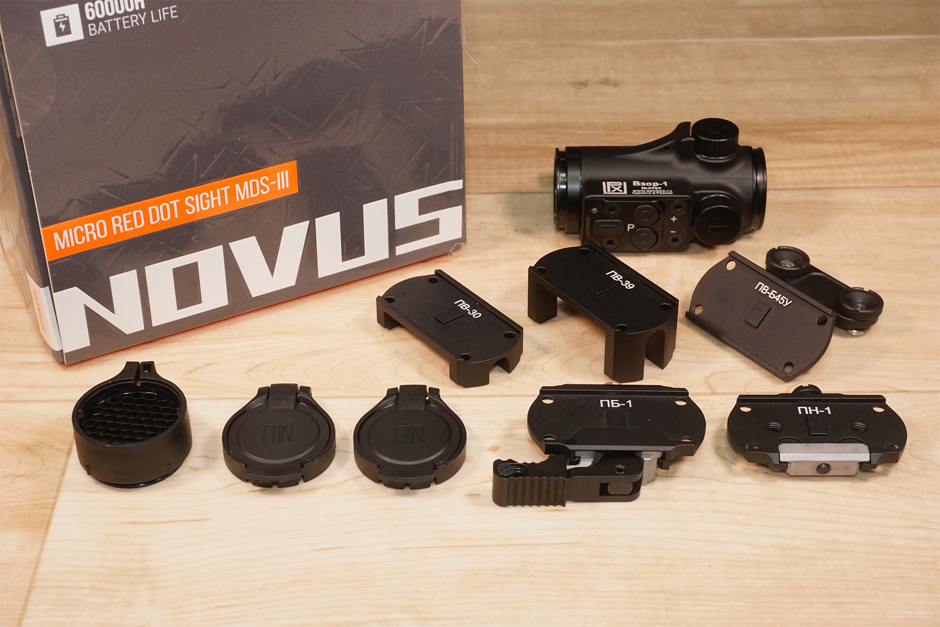 Zenit VZOR-1タイプで付属品も充実しているレッド ドットサイト、NOVUS